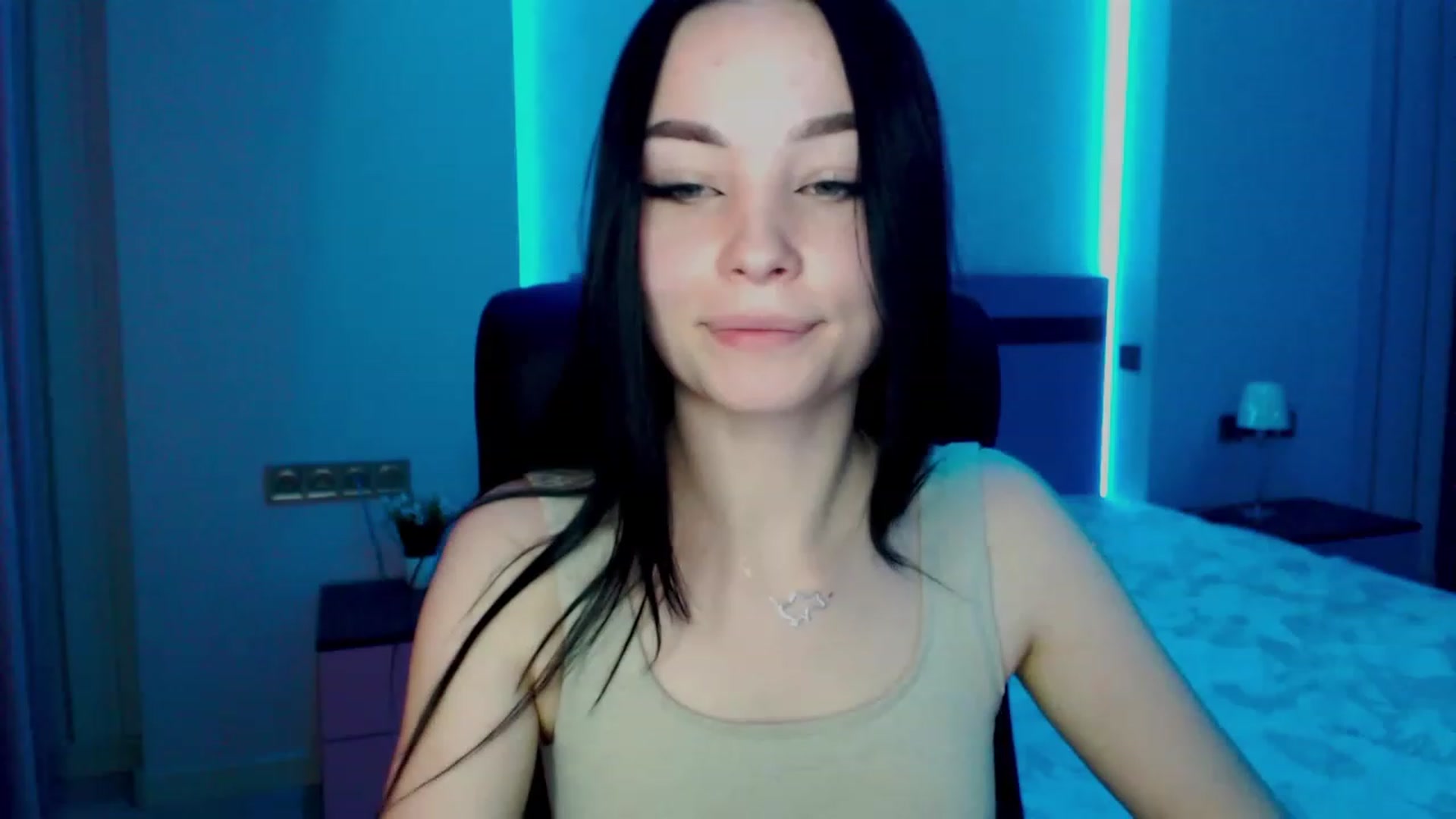 Gallery image thumbnail from SonyaOlsen's myfreecams stream on, 02/15/2023, 10:33 image 14 of 20
