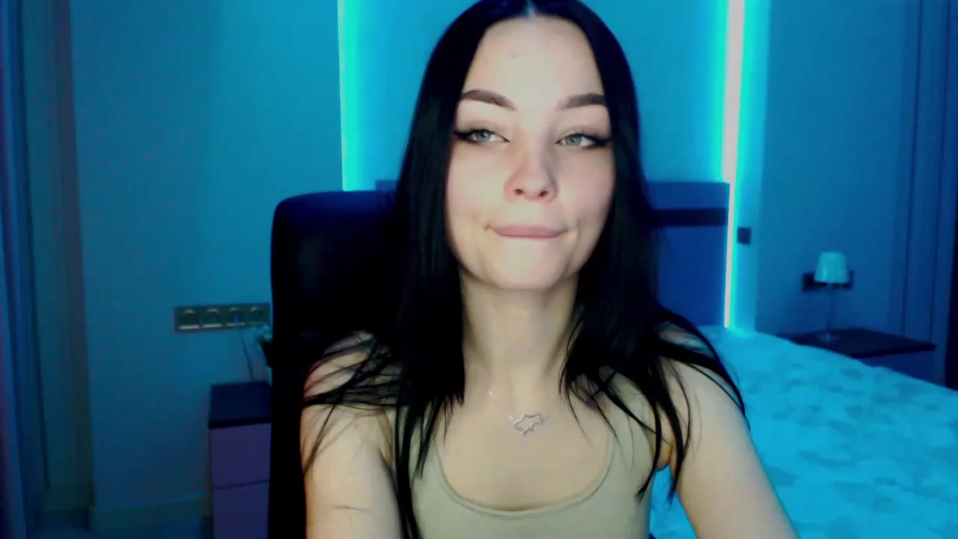 Gallery image thumbnail from SonyaOlsen's myfreecams stream on, 02/15/2023, 11:52 image 14 of 20