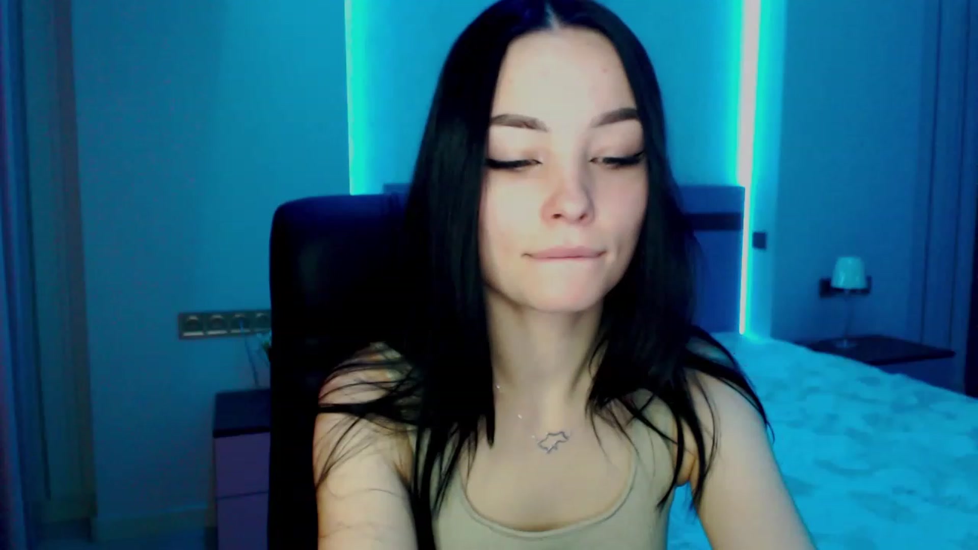 Gallery image thumbnail from SonyaOlsen's myfreecams stream on, 02/15/2023, 11:52 image 13 of 20