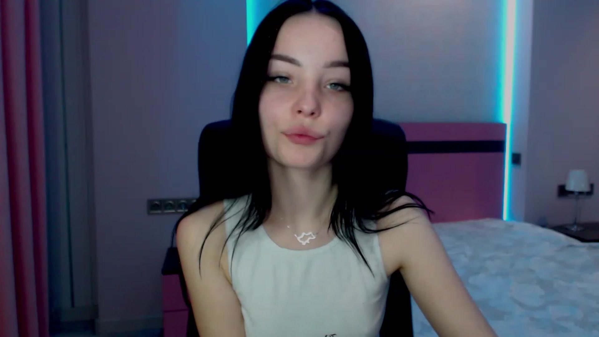 Gallery image thumbnail from SonyaOlsen's myfreecams stream on, 02/20/2023, 11:40 image 13 of 20