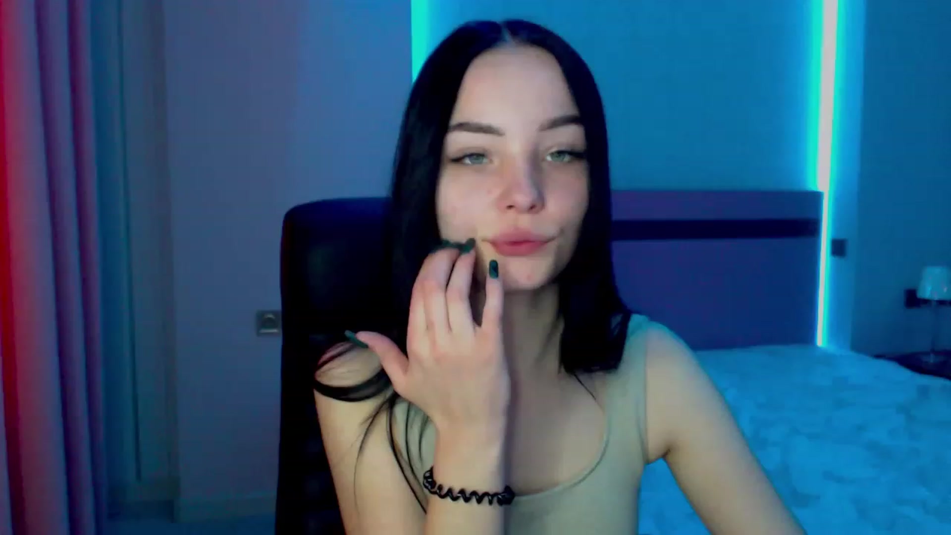 Gallery image thumbnail from SonyaOlsen's myfreecams stream on, 02/22/2023, 10:36 image 4 of 20