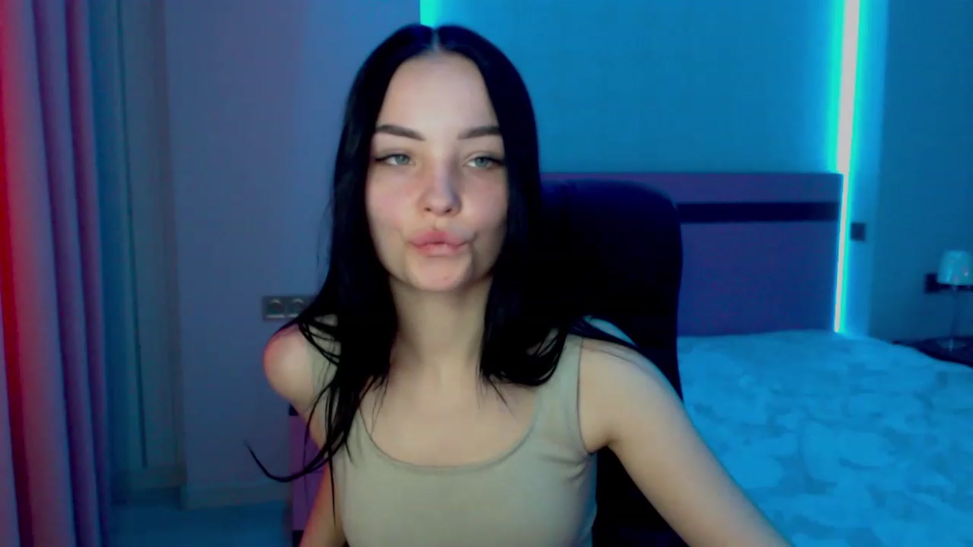 Gallery image thumbnail from SonyaOlsen's myfreecams stream on, 02/22/2023, 10:36 image 9 of 20