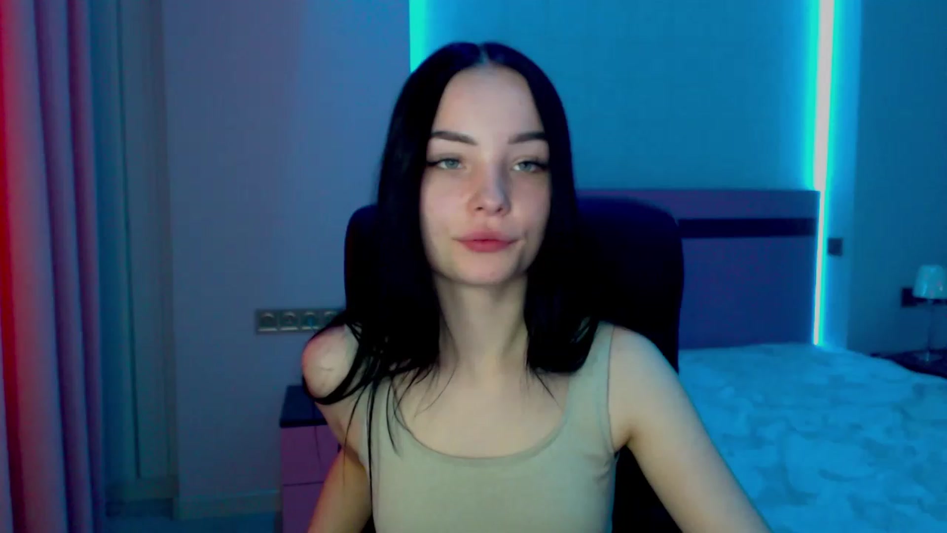 Gallery image thumbnail from SonyaOlsen's myfreecams stream on, 02/22/2023, 10:36 image 5 of 20