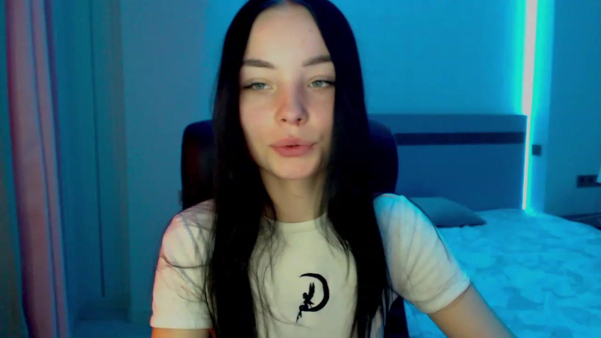 Gallery image thumbnail from SonyaOlsen's myfreecams stream on, 02/27/2023, 11:11 image 4 of 20