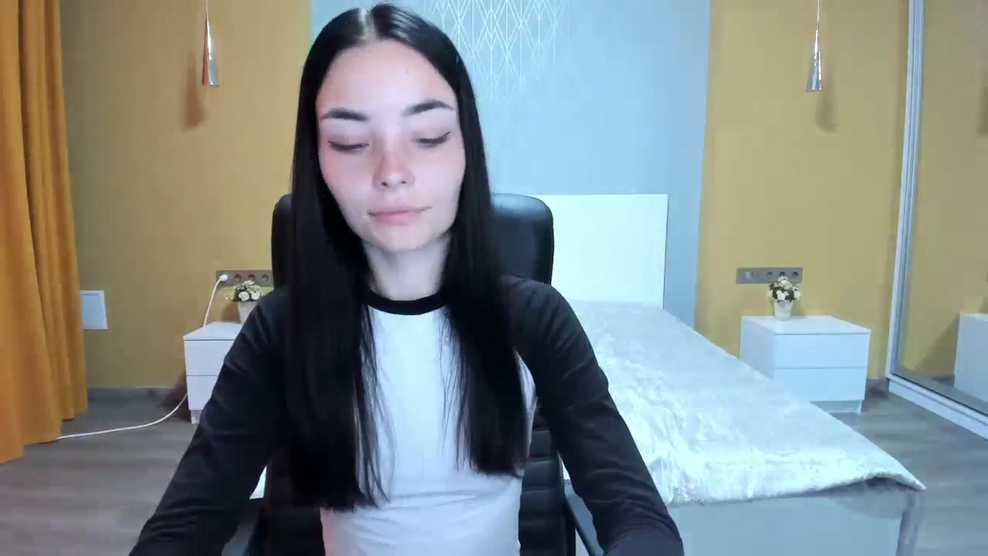 Gallery image thumbnail from SonyaOlsen's myfreecams stream on, 07/31/2023, 10:52 image 15 of 20