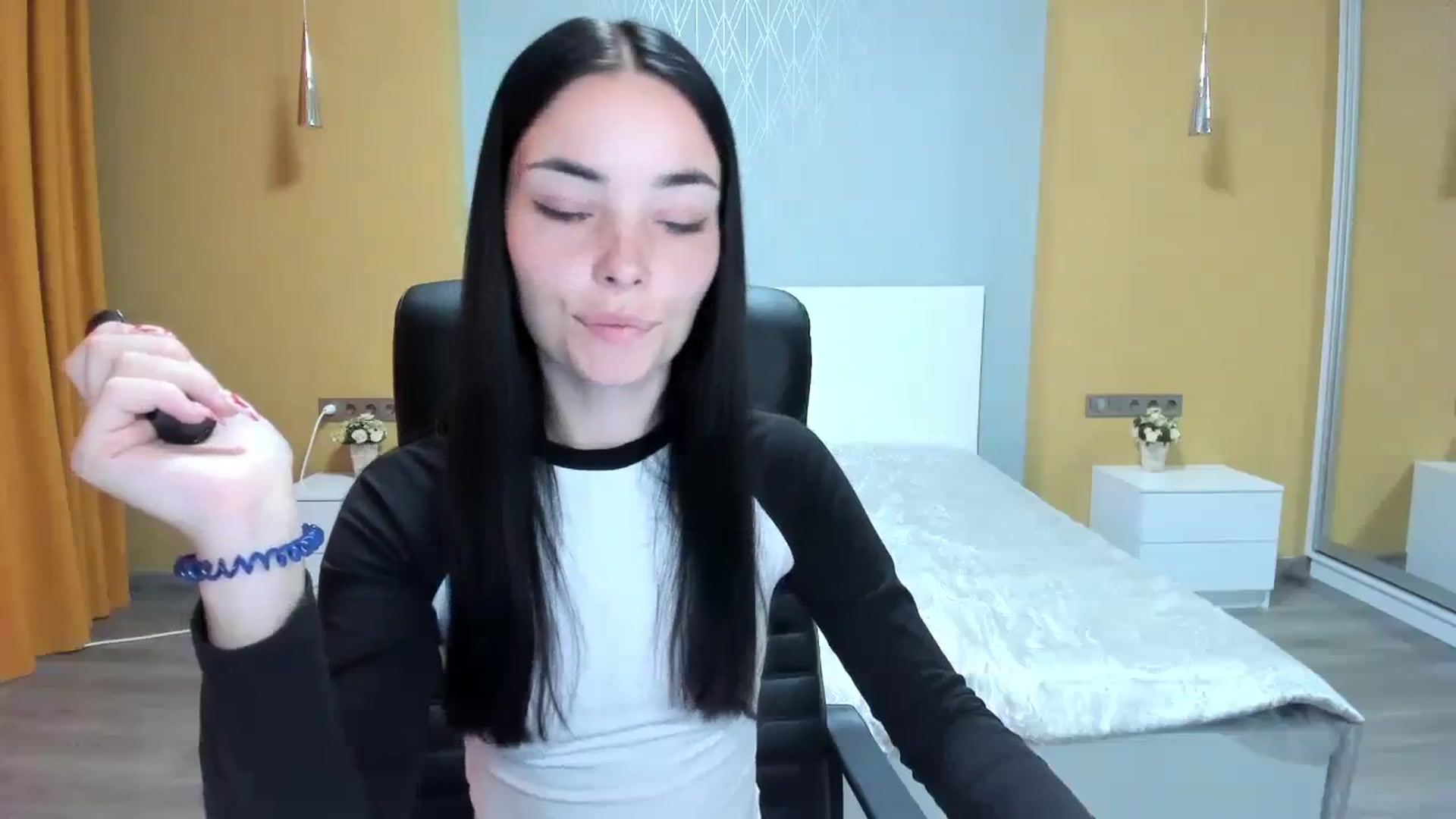 Gallery image thumbnail from SonyaOlsen's myfreecams stream on, 07/31/2023, 10:52 image 20 of 20