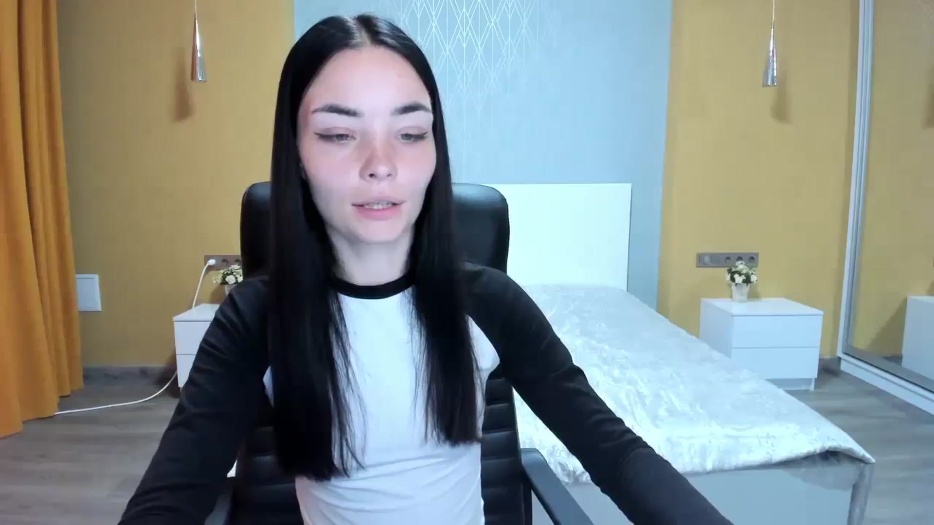 Gallery image thumbnail from SonyaOlsen's myfreecams stream on, 07/31/2023, 10:52 image 19 of 20
