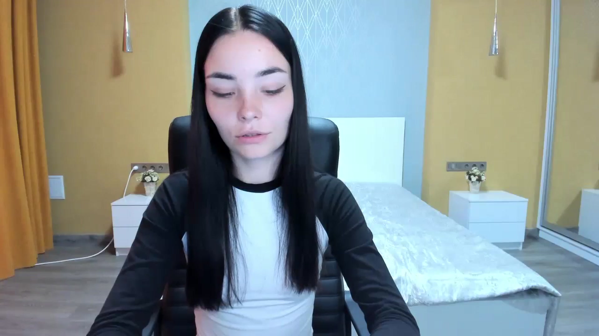 Gallery image thumbnail from SonyaOlsen's myfreecams stream on, 07/31/2023, 10:52 image 17 of 20