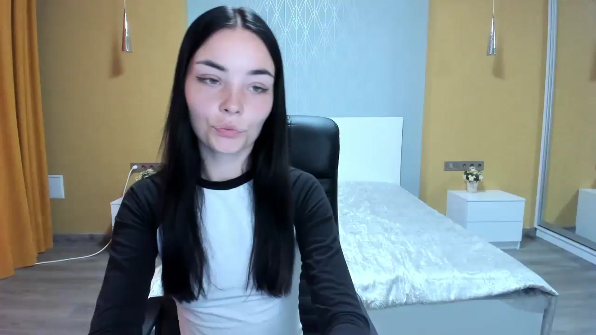 Gallery image thumbnail from SonyaOlsen's myfreecams stream on, 07/31/2023, 10:52 image 11 of 20