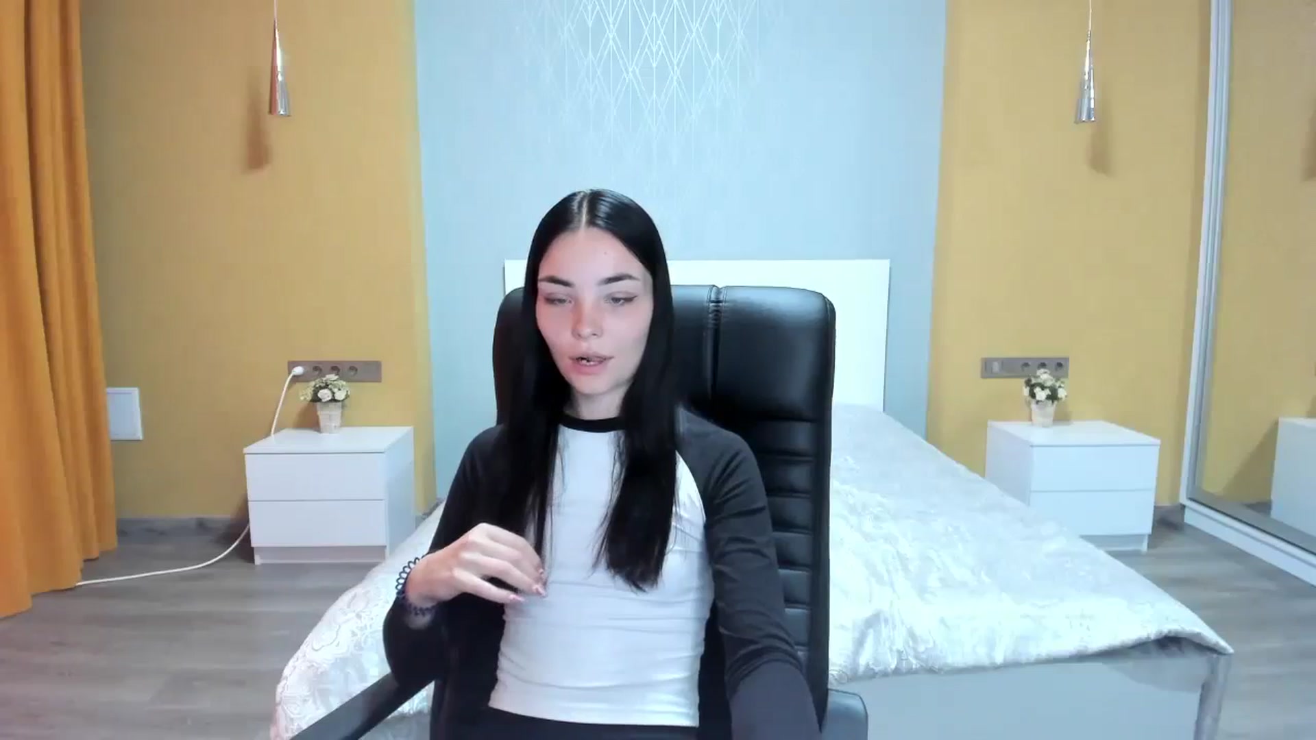 Gallery image thumbnail from SonyaOlsen's myfreecams stream on, 07/31/2023, 10:52 image 12 of 20