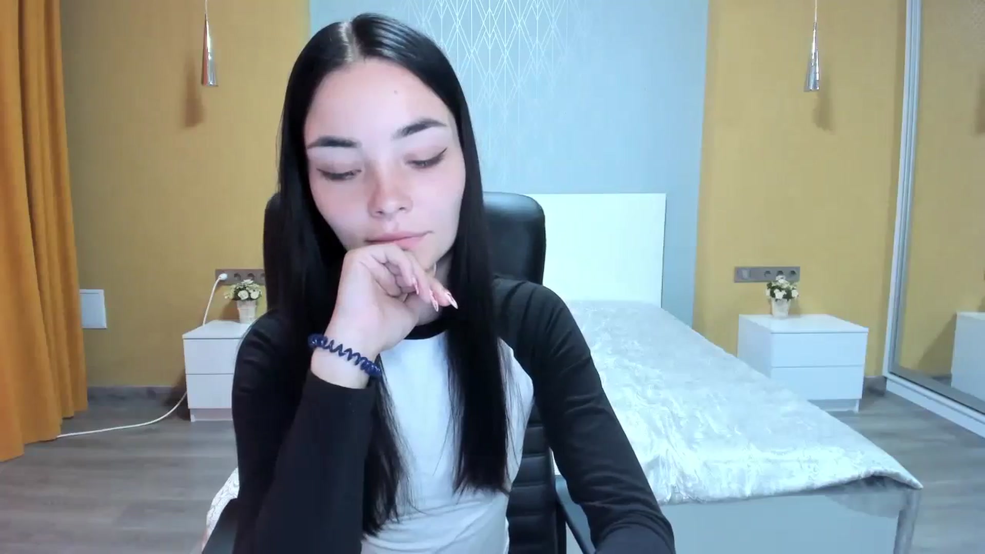 Gallery image thumbnail from SonyaOlsen's myfreecams stream on, 07/31/2023, 10:52 image 8 of 20