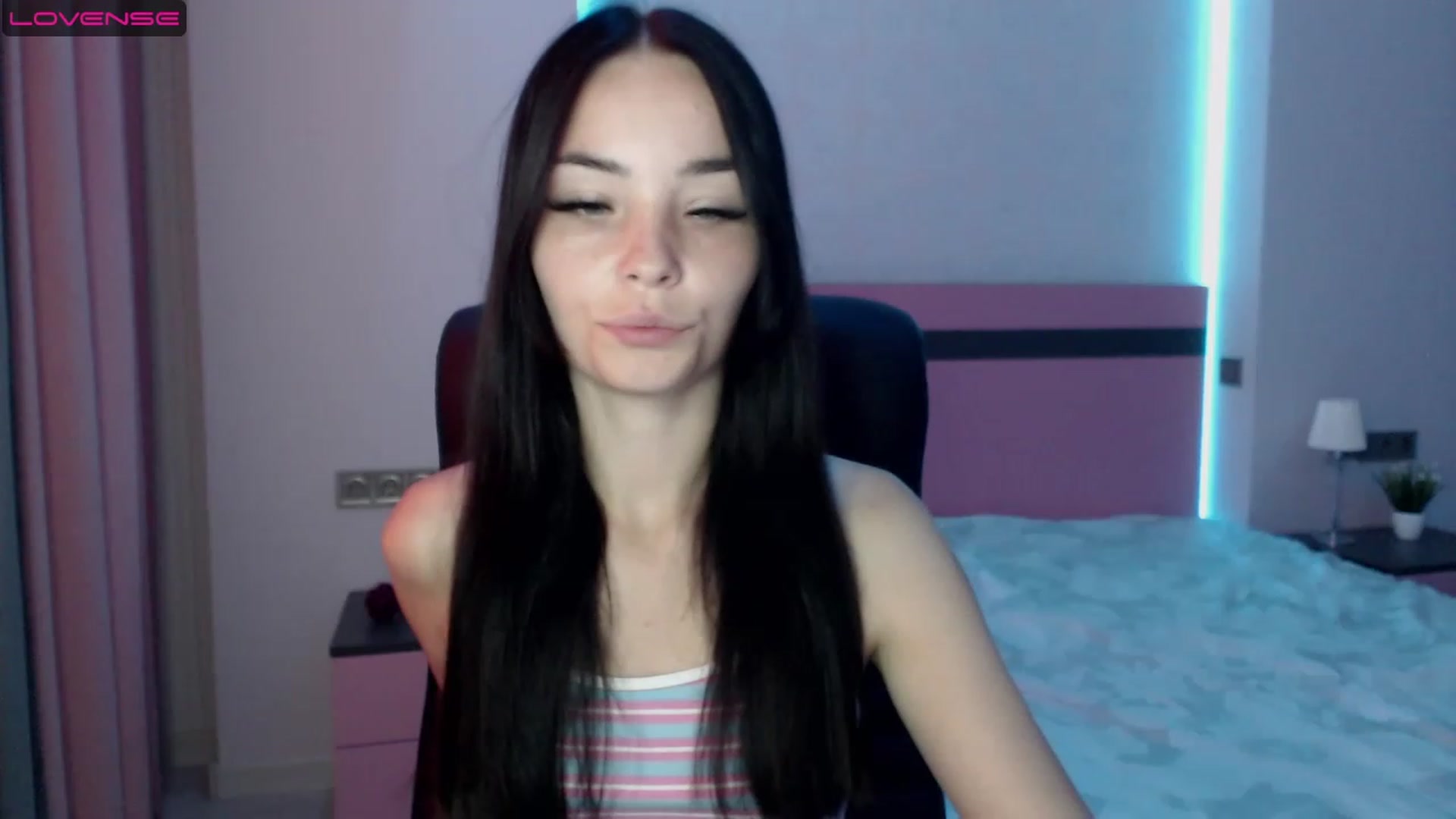 Gallery image thumbnail from SonyaOlsen's myfreecams stream on, 08/14/2023, 10:37 image 11 of 20