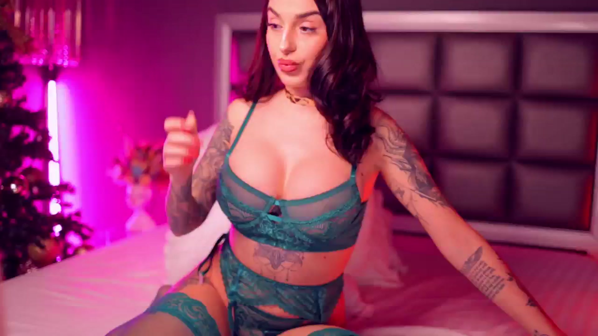 Gallery image thumbnail from SonyaParker's myfreecams stream on, 12/27/2024, 07:59 image 8 of 20
