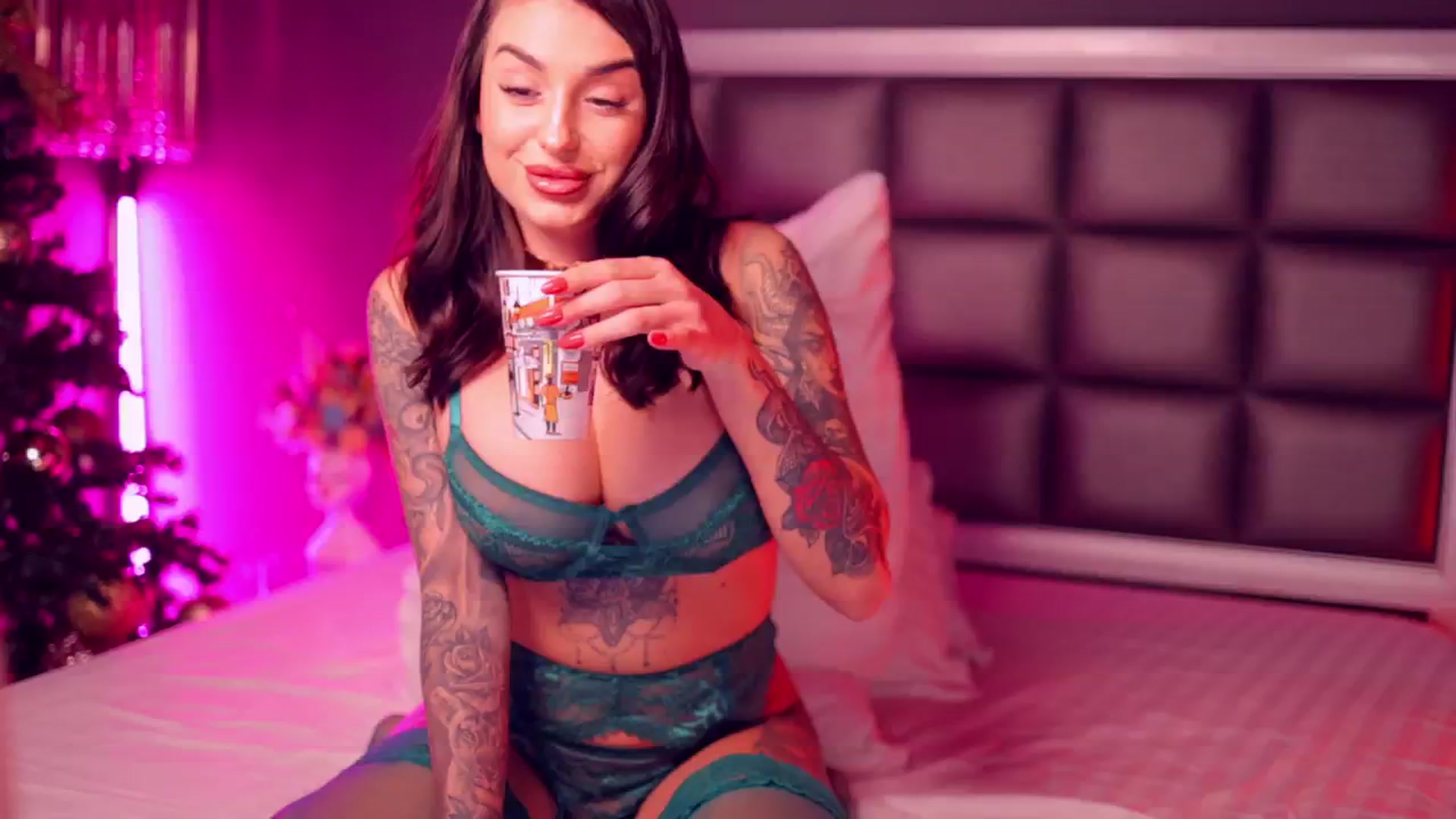 Gallery image thumbnail from SonyaParker's myfreecams stream on, 12/27/2024, 07:59 image 3 of 20