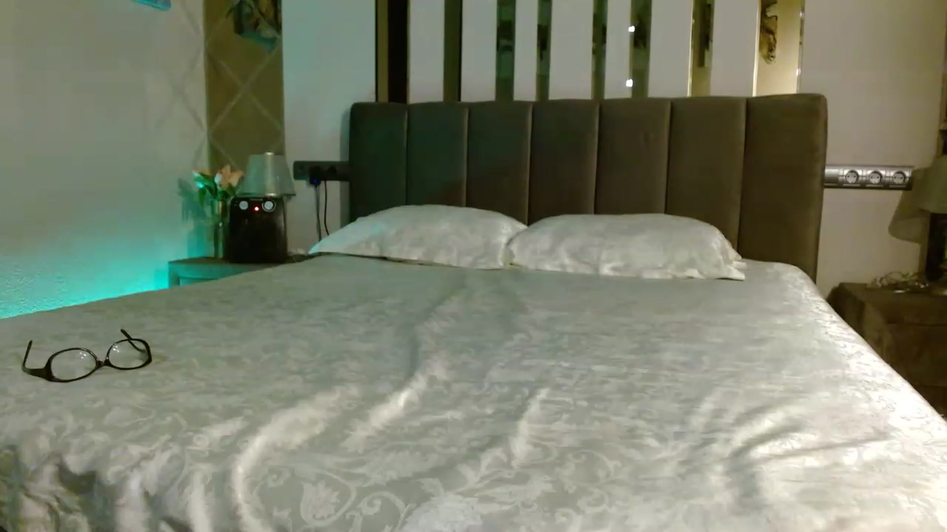 Gallery image thumbnail from Sonya_BDay's myfreecams stream on, 03/03/2023, 19:19 image 18 of 20