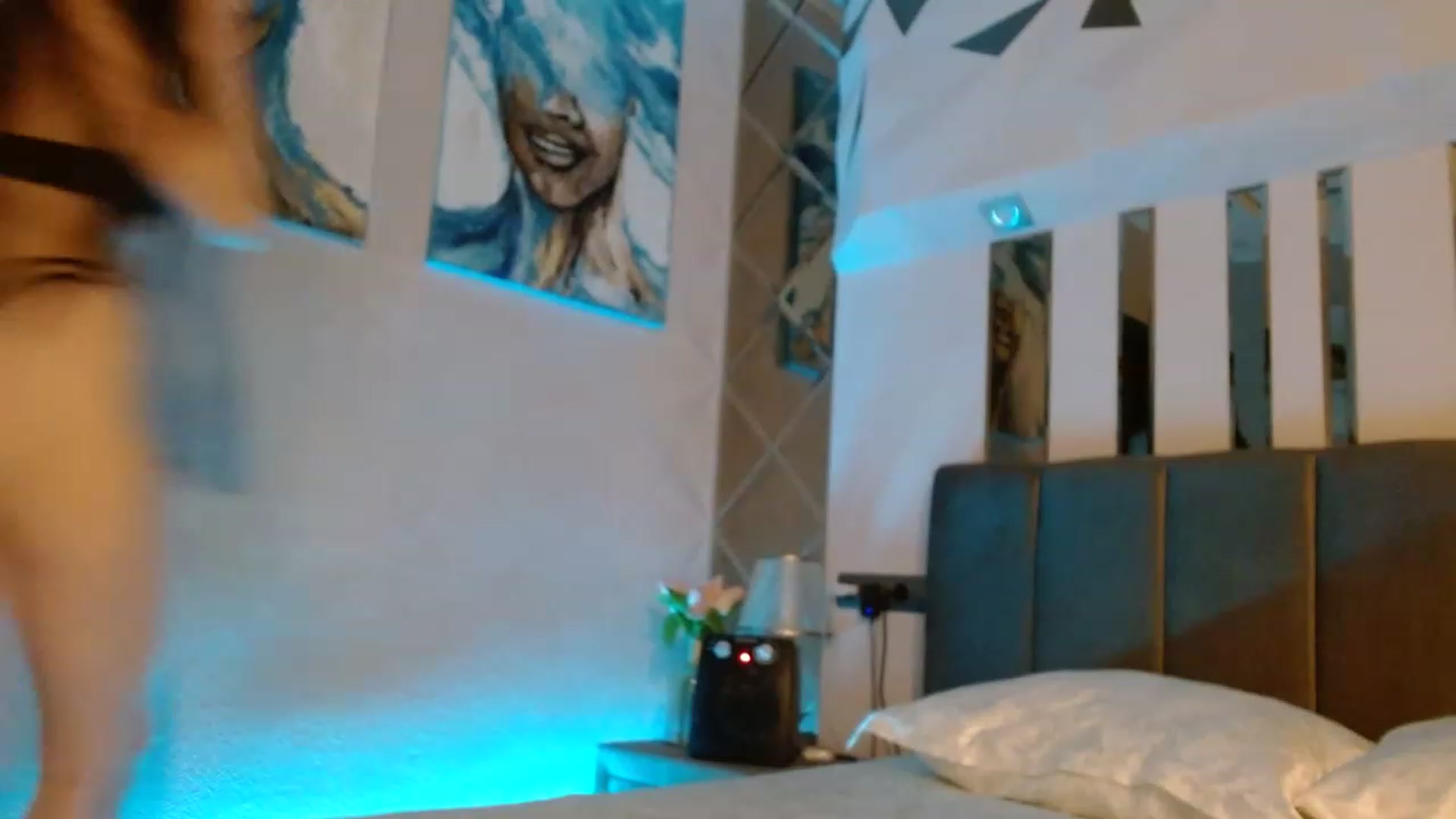 Gallery image thumbnail from Sonya_BDay's myfreecams stream on, 03/04/2023, 19:40 image 3 of 20