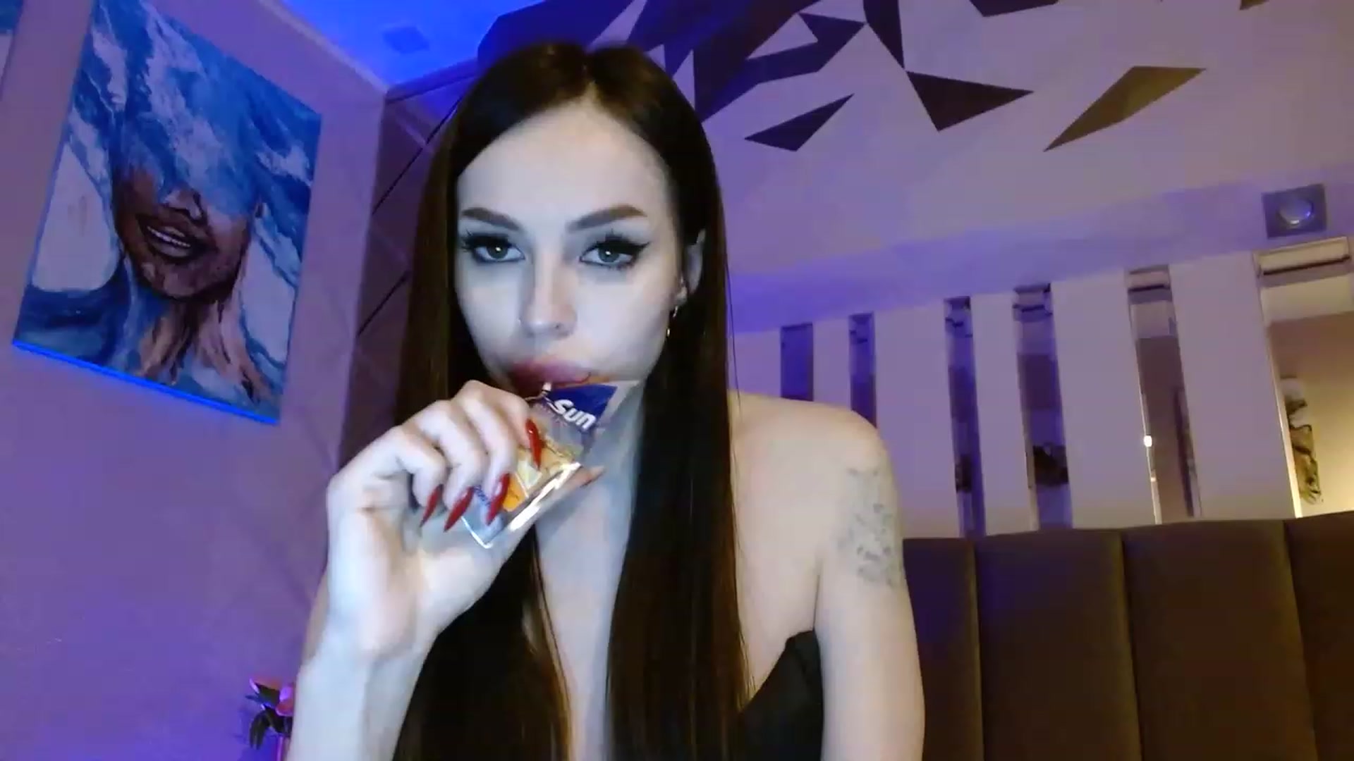 Gallery image thumbnail from Sonya_BDay's myfreecams stream on, 03/04/2023, 21:10 image 15 of 20