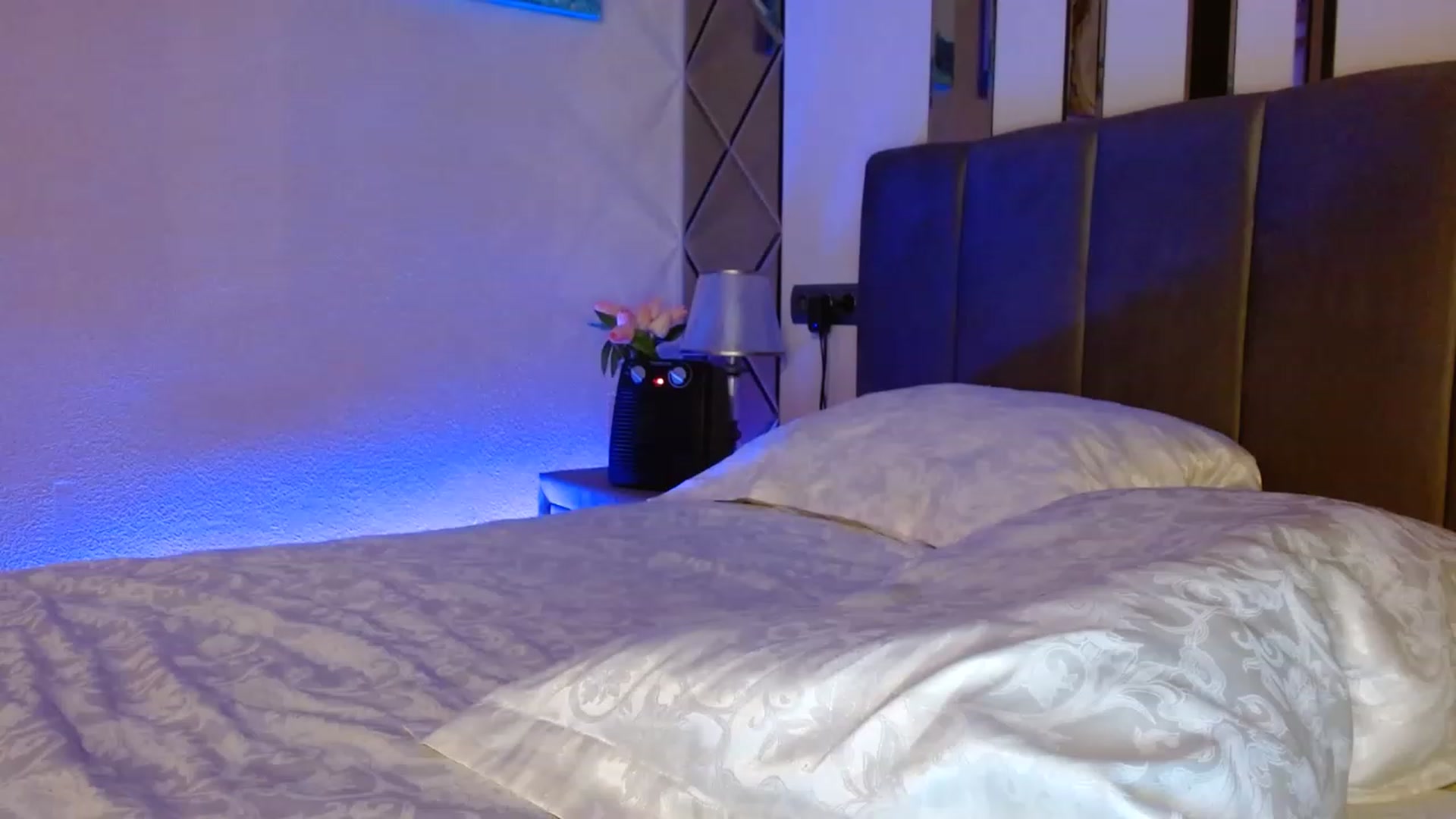 Gallery image thumbnail from Sonya_BDay's myfreecams stream on, 03/05/2023, 01:14 image 5 of 20
