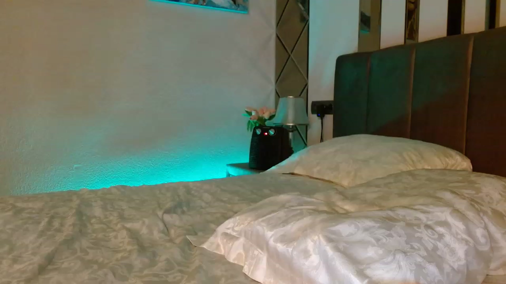 Gallery image thumbnail from Sonya_BDay's myfreecams stream on, 03/05/2023, 01:14 image 10 of 20