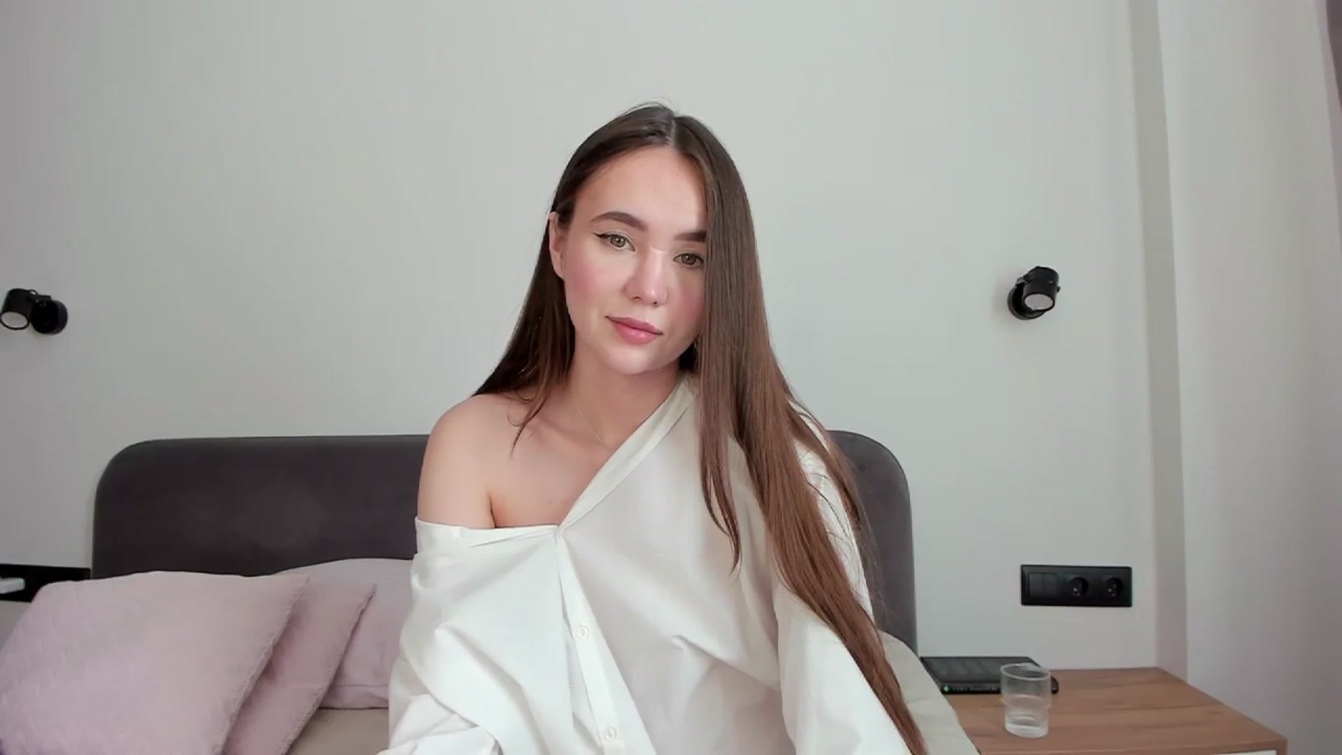 Gallery image thumbnail from Sonya_Shy's myfreecams stream on, 08/12/2023, 07:17 image 15 of 20