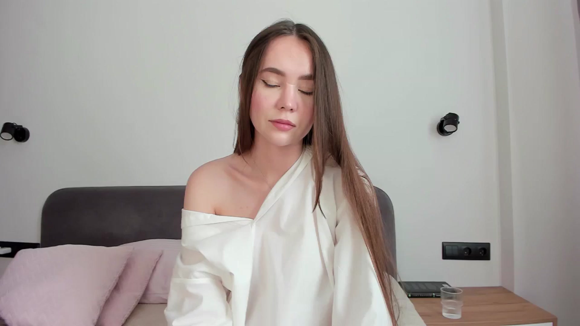 Gallery image thumbnail from Sonya_Shy's myfreecams stream on, 08/12/2023, 07:17 image 6 of 20