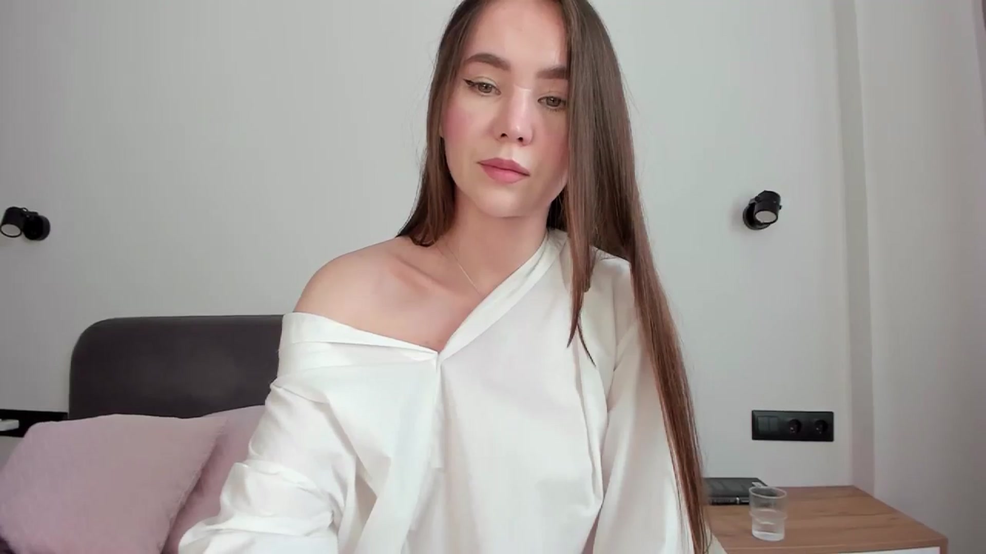 Gallery image thumbnail from Sonya_Shy's myfreecams stream on, 08/12/2023, 07:17 image 8 of 20