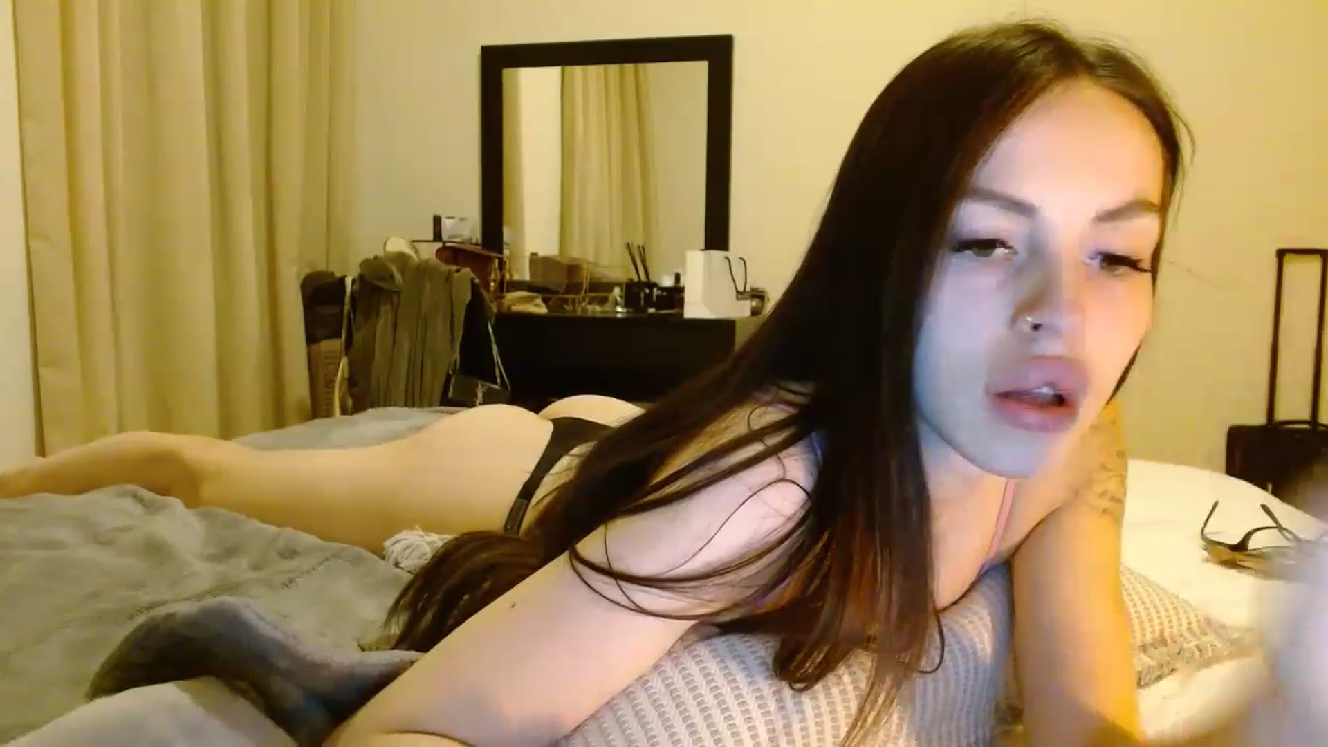 Gallery image thumbnail from Sonyabrage's myfreecams stream on, 12/10/2022, 20:23 image 18 of 20