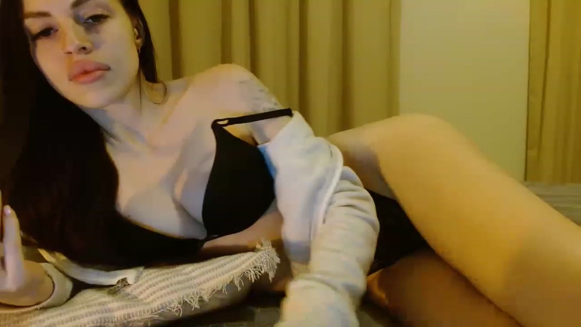 Gallery image thumbnail from Sonyabrage's myfreecams stream on, 12/17/2022, 22:38 image 19 of 20