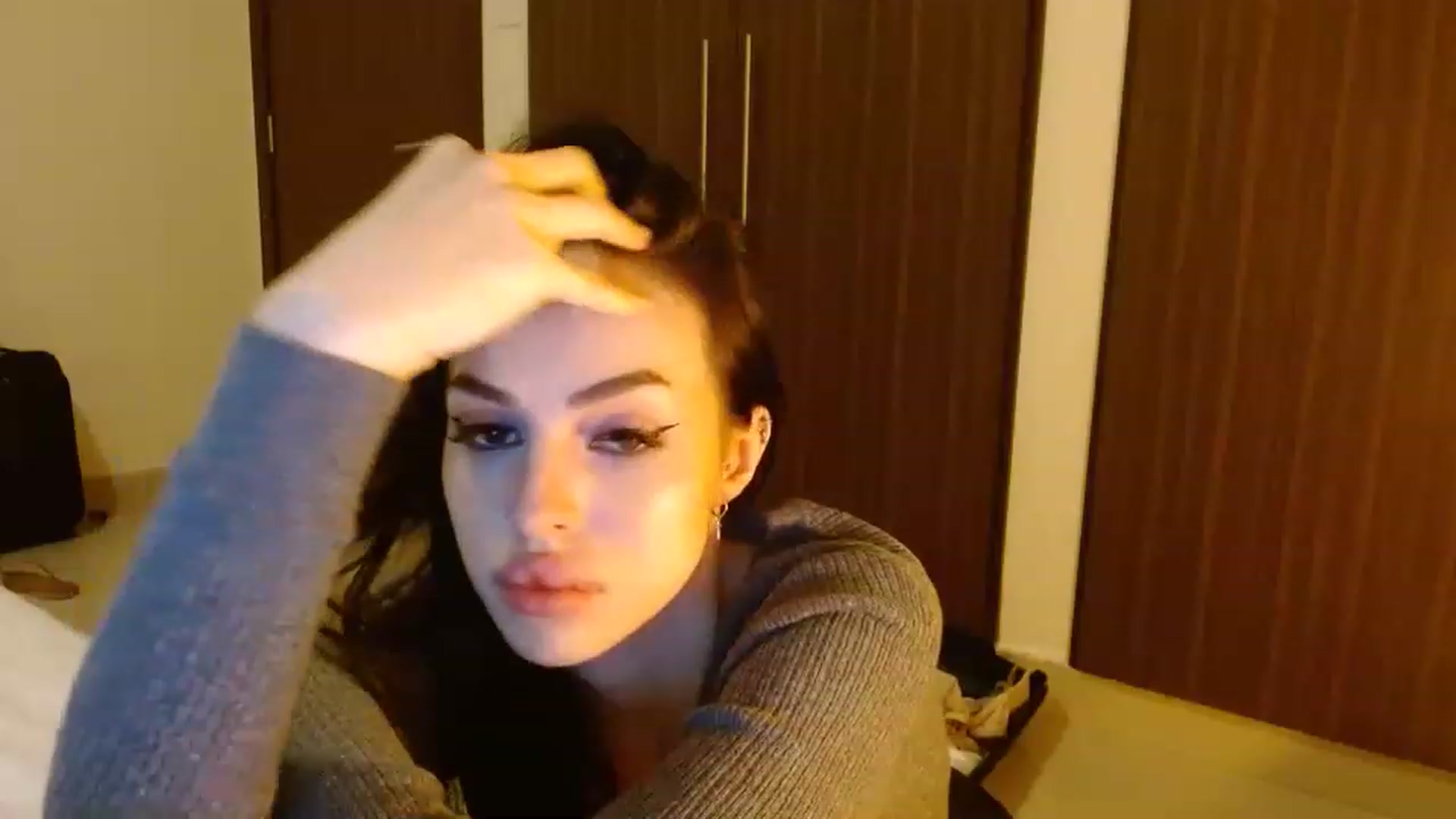 Gallery image thumbnail from Sonyabrage's myfreecams stream on, 12/19/2022, 02:06 image 19 of 20
