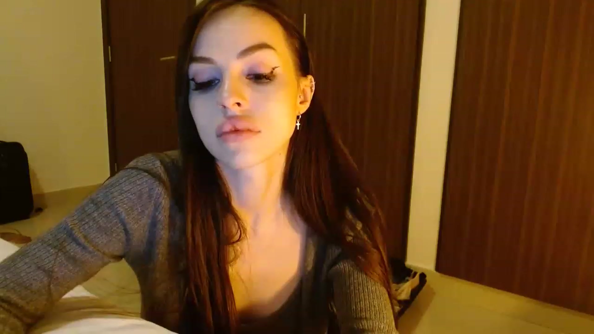 Gallery image thumbnail from Sonyabrage's myfreecams stream on, 12/19/2022, 02:06 image 18 of 20