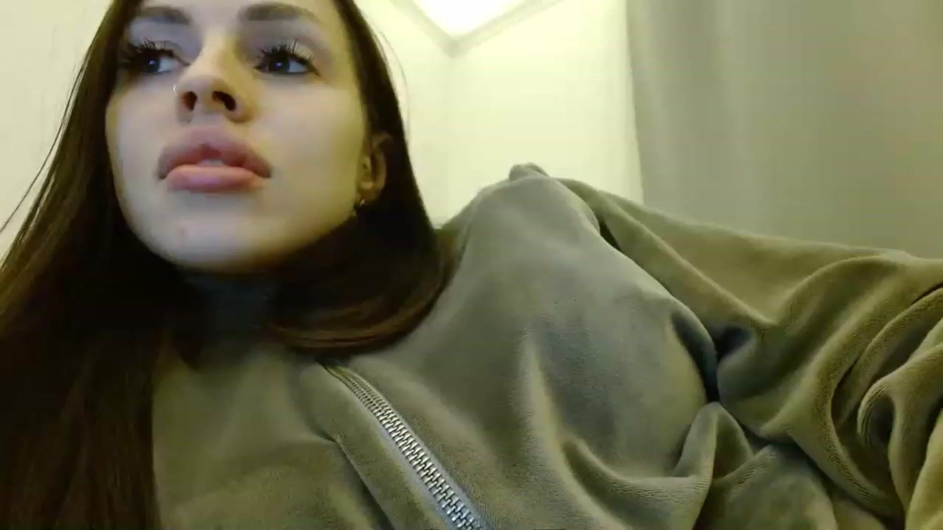 Gallery image thumbnail from Sonyabrage's myfreecams stream on, 12/21/2022, 16:32 image 14 of 20