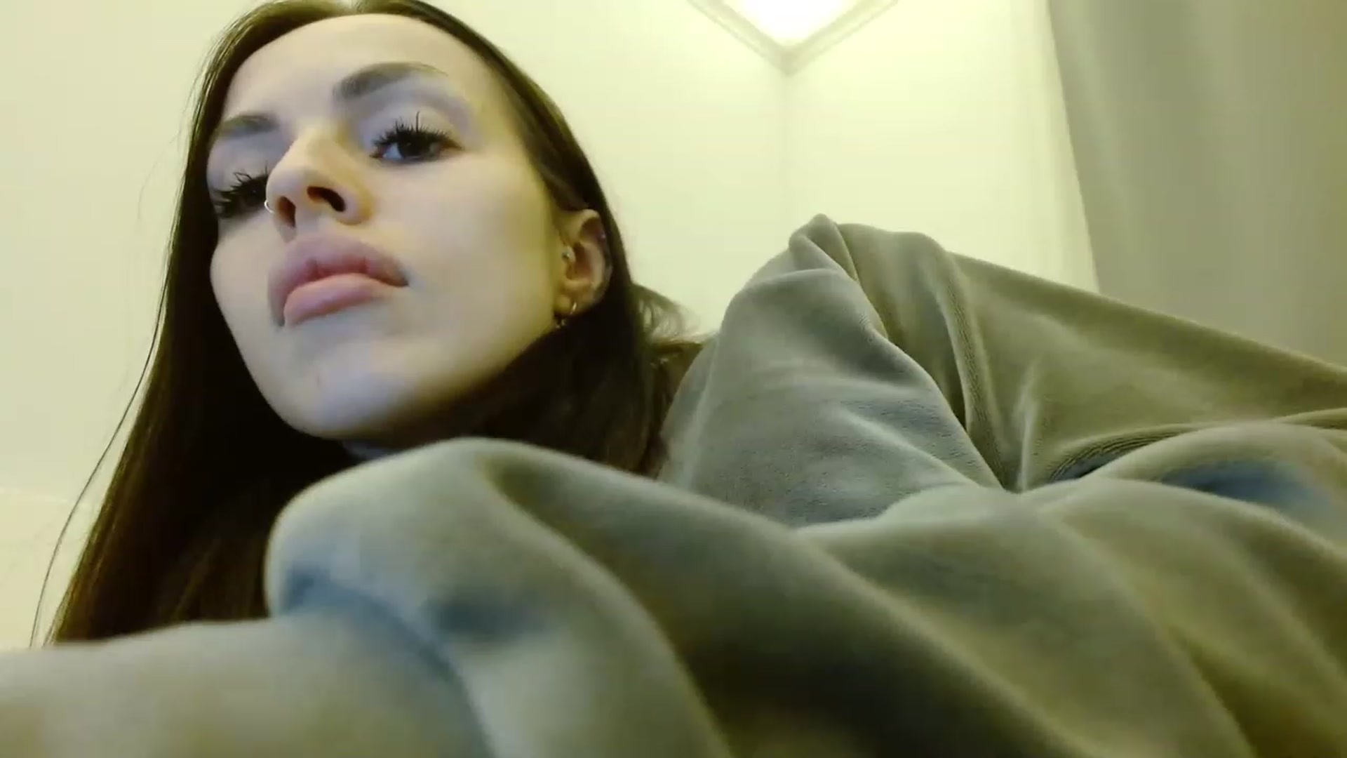 Gallery image thumbnail from Sonyabrage's myfreecams stream on, 12/21/2022, 16:32 image 17 of 20