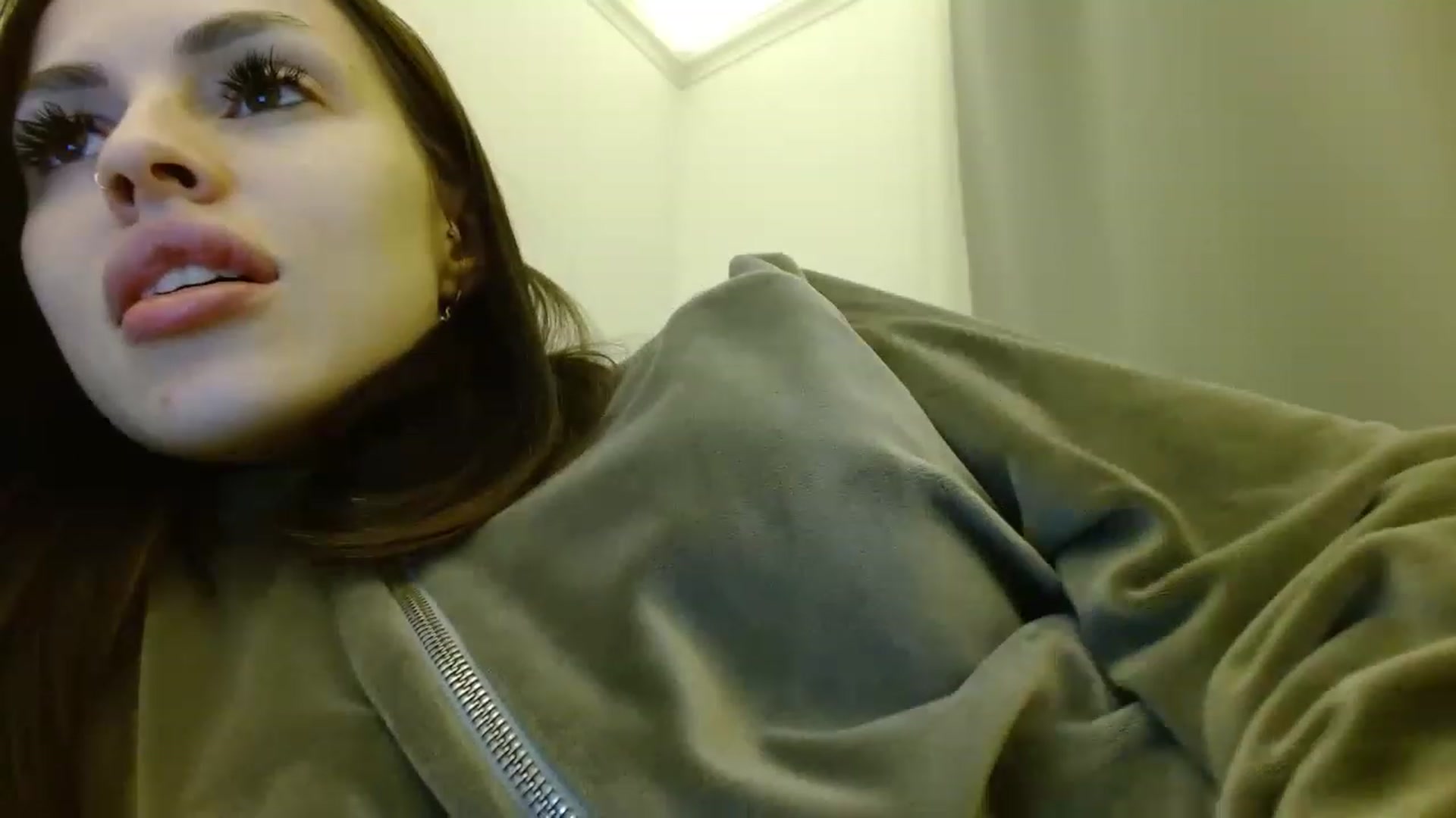 Gallery image thumbnail from Sonyabrage's myfreecams stream on, 12/21/2022, 16:32 image 15 of 20