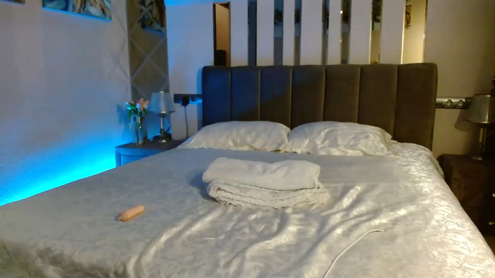 Gallery image thumbnail from Sonyabrage's myfreecams stream on, 12/25/2022, 22:05 image 15 of 20