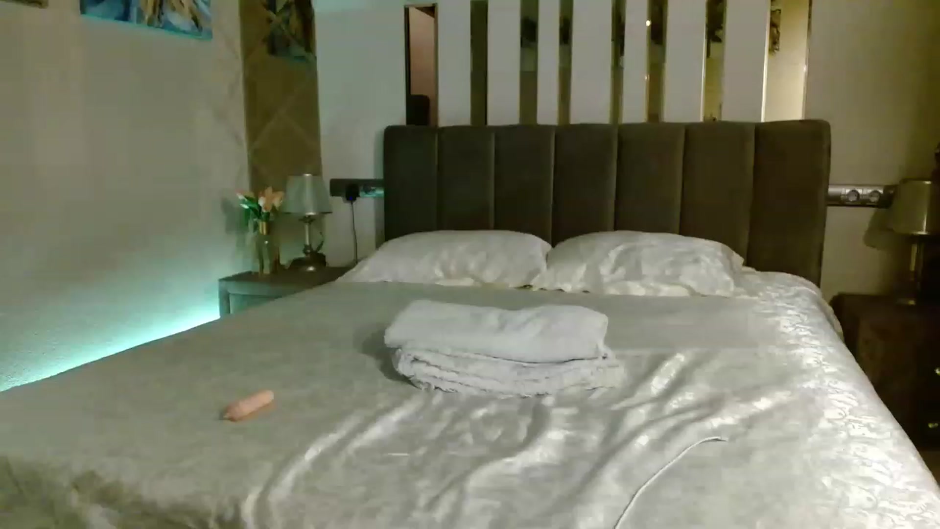 Gallery image thumbnail from Sonyabrage's myfreecams stream on, 12/25/2022, 22:05 image 9 of 20