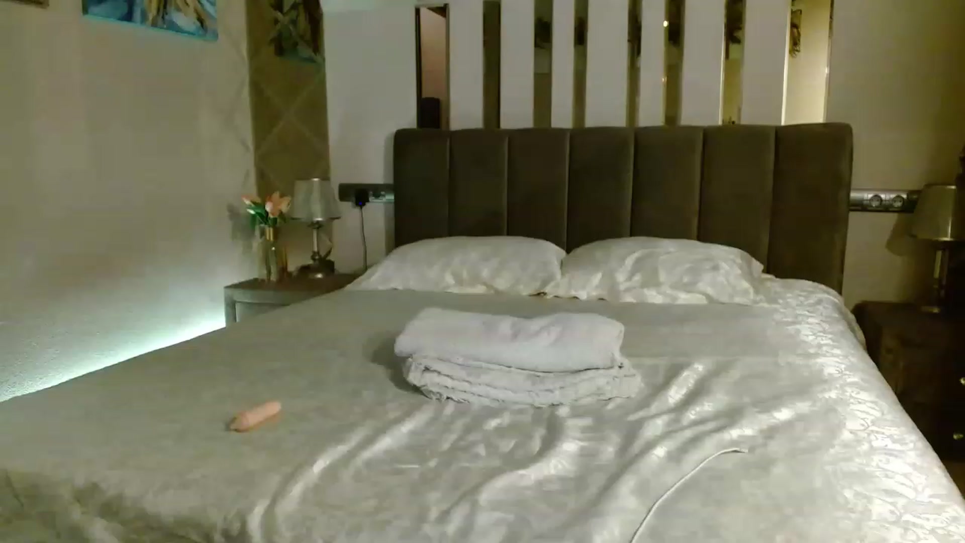 Gallery image thumbnail from Sonyabrage's myfreecams stream on, 12/25/2022, 22:05 image 16 of 20