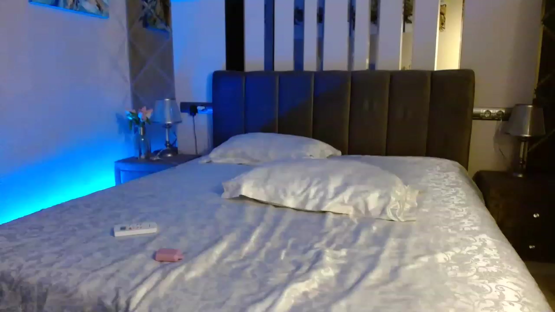 Gallery image thumbnail from Sonyabrage's myfreecams stream on, 12/29/2022, 24:00 image 15 of 20