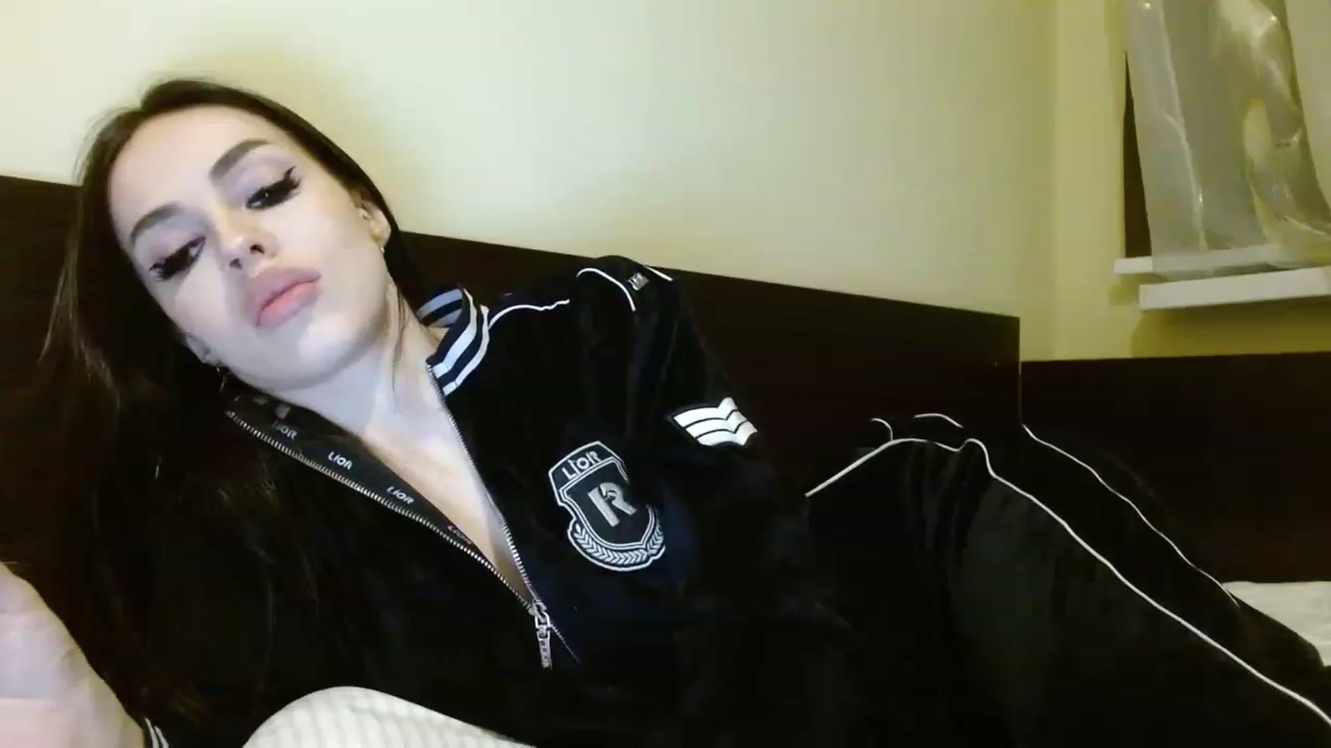 Gallery image thumbnail from Sonyabrage's myfreecams stream on, 01/04/2023, 18:39 image 19 of 20