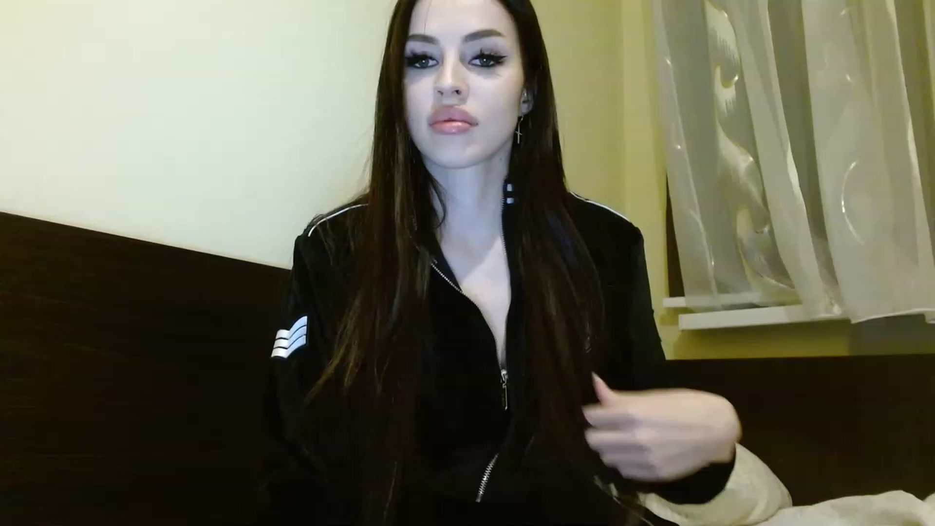 Gallery image thumbnail from Sonyabrage's myfreecams stream on, 01/04/2023, 20:14 image 4 of 20