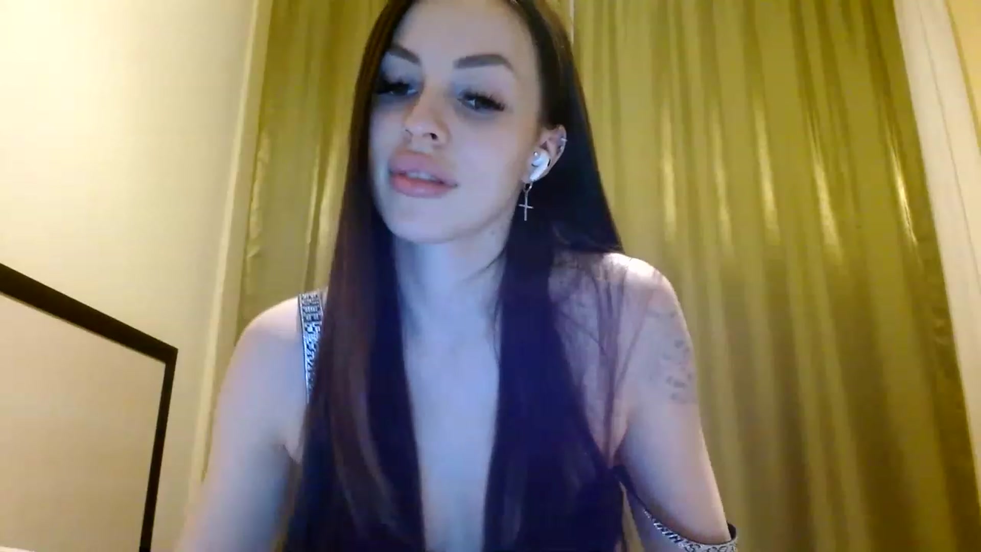 Gallery image thumbnail from Sonyabrage's myfreecams stream on, 01/23/2023, 03:59 image 7 of 20