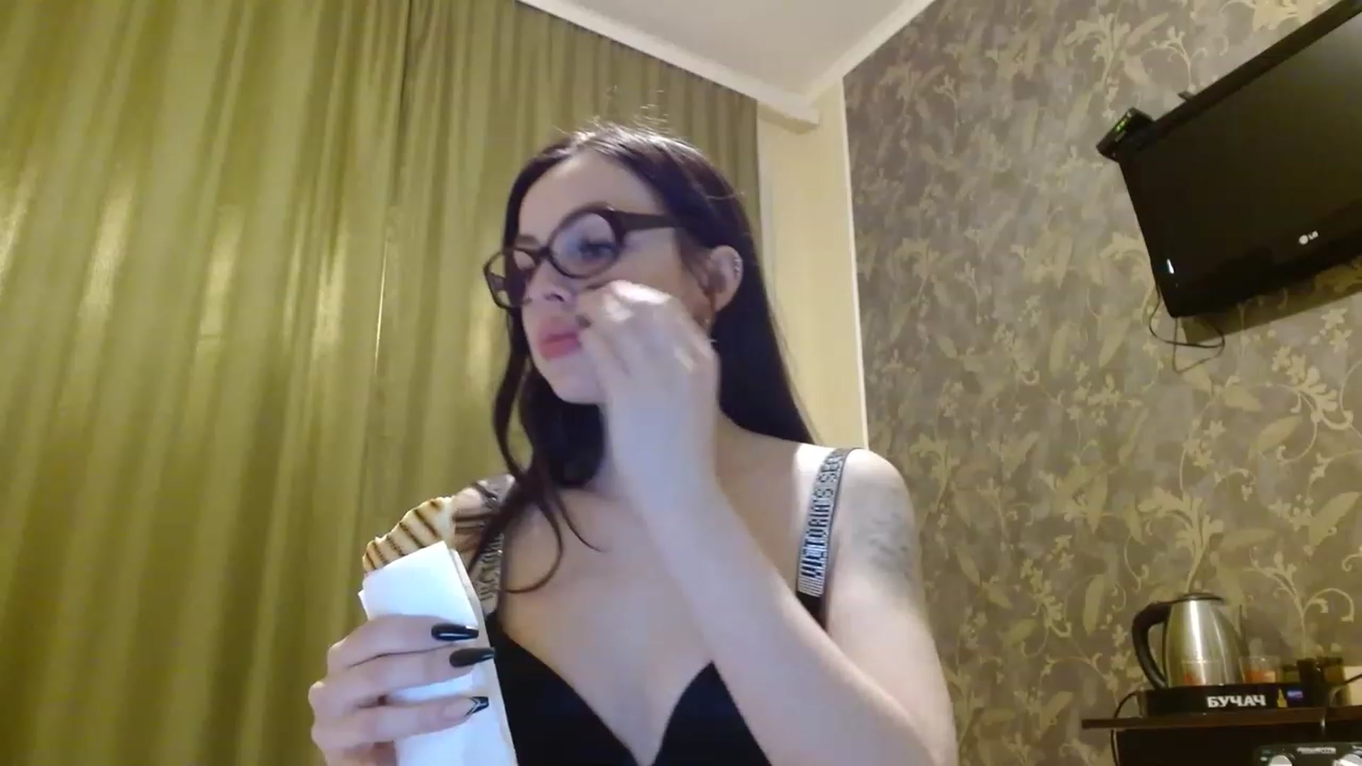 Gallery image thumbnail from Sonyabrage's myfreecams stream on, 01/30/2023, 19:21 image 4 of 20