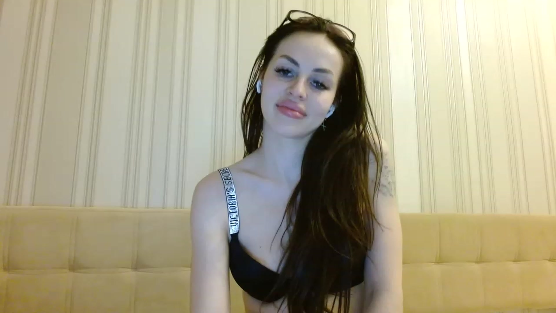 Gallery image thumbnail from Sonyabrage's myfreecams stream on, 02/01/2023, 22:59 image 10 of 20