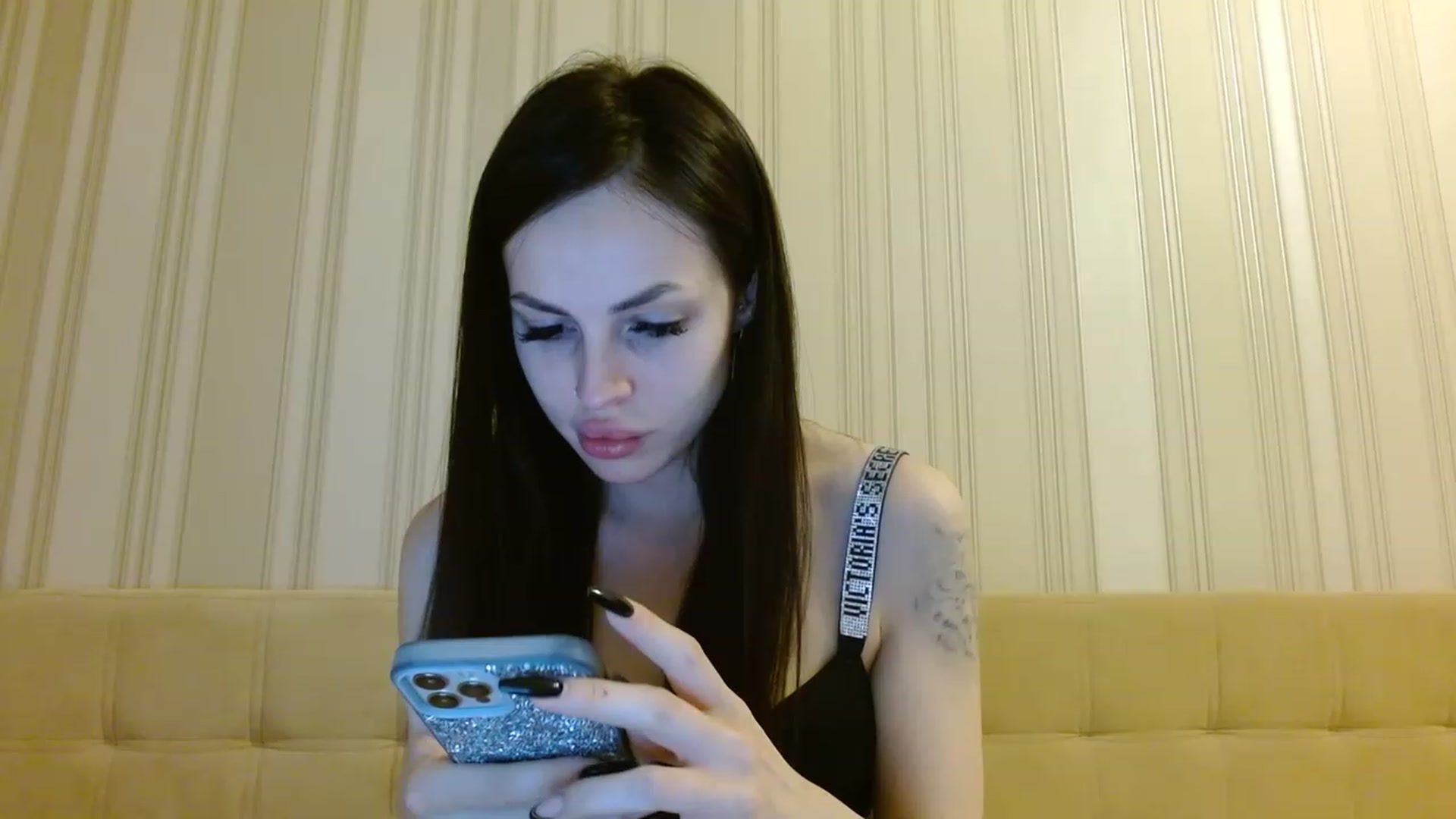 Gallery image thumbnail from Sonyabrage's myfreecams stream on, 02/02/2023, 22:03 image 20 of 20