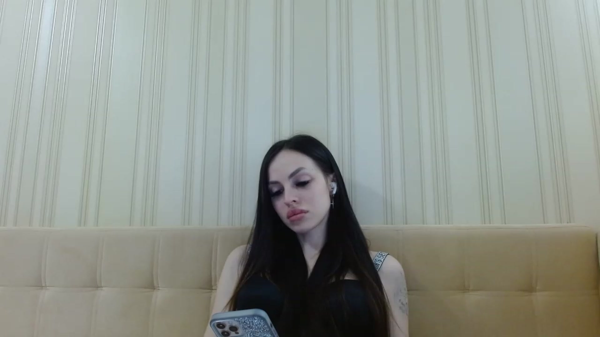 Gallery image thumbnail from Sonyabrage's myfreecams stream on, 02/28/2023, 09:58 image 4 of 20