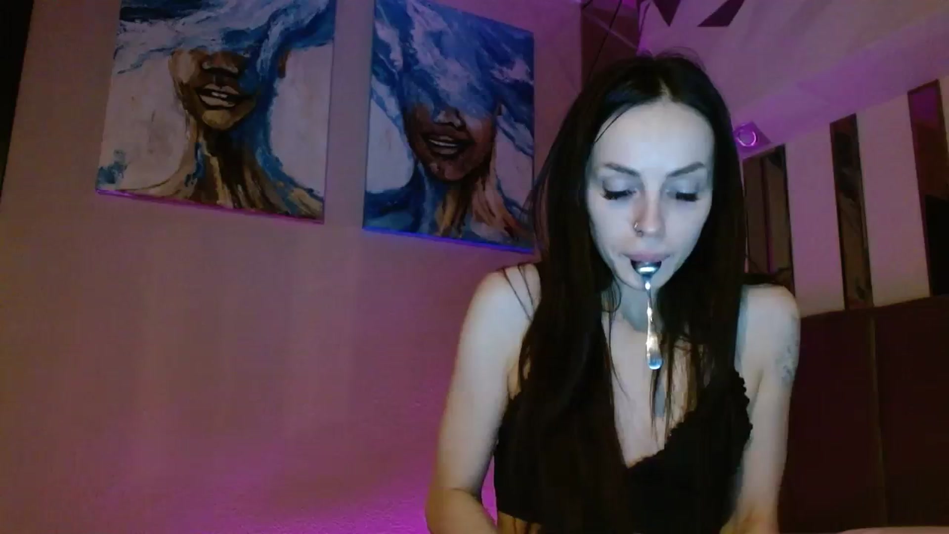 Gallery image thumbnail from Sonyabrage's myfreecams stream on, 11/28/2023, 22:10 image 2 of 20