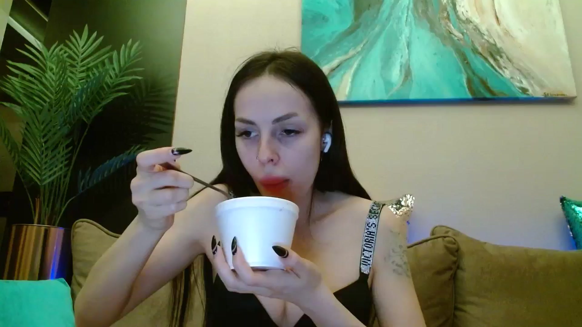 Gallery image thumbnail from Sonyabrage's myfreecams stream on, 12/01/2023, 19:52 image 7 of 20