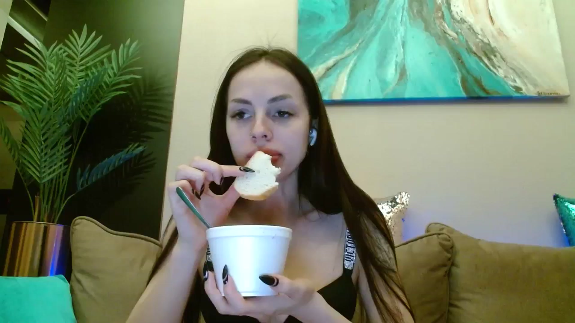 Gallery image thumbnail from Sonyabrage's myfreecams stream on, 12/01/2023, 19:52 image 6 of 20