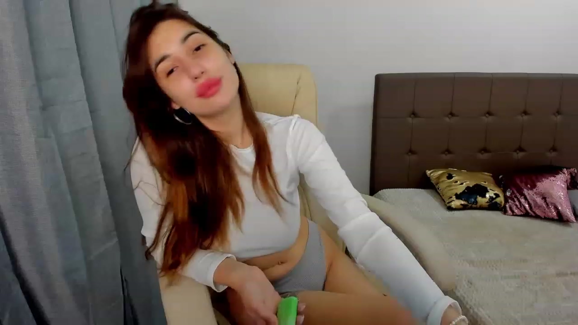 Gallery image thumbnail from Sonyatewill_'s myfreecams stream on, 12/01/2022, 18:44 image 5 of 20