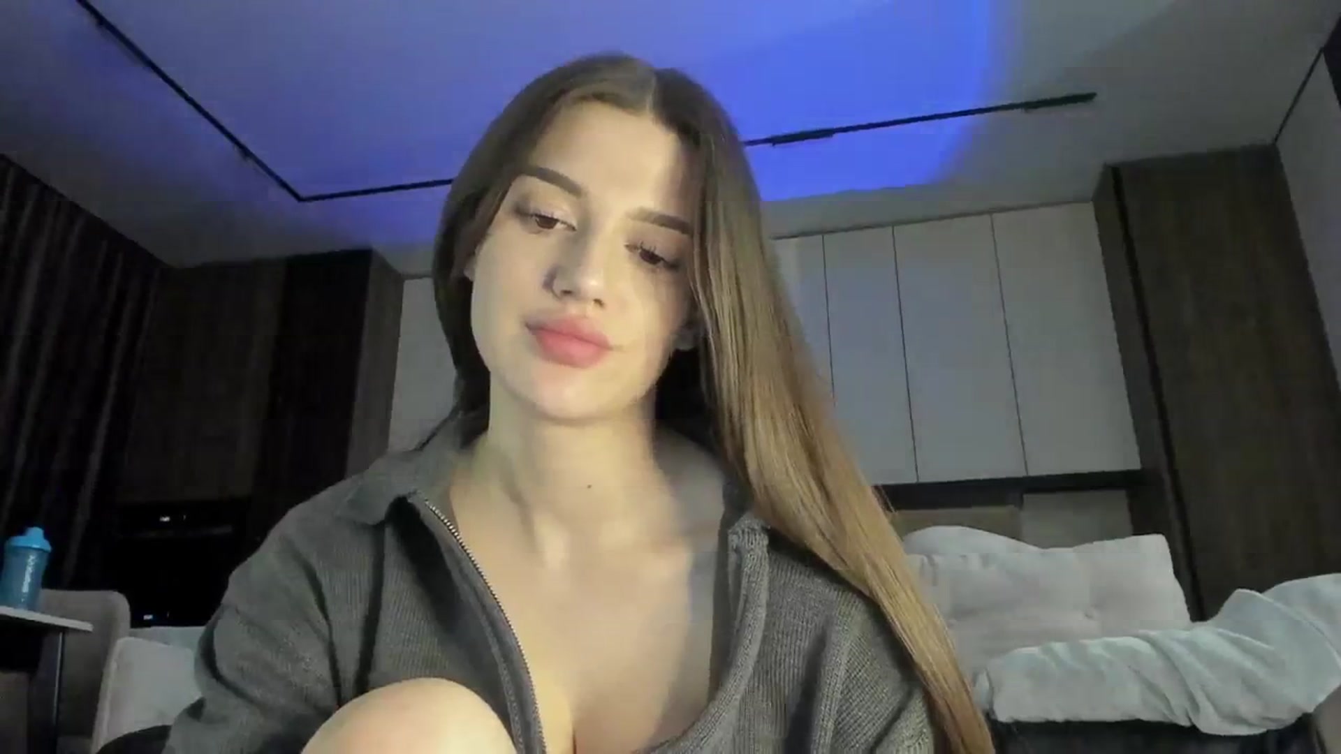 Gallery image thumbnail from Sonyx's myfreecams stream on, 05/20/2025, 19:08 image 4 of 20
