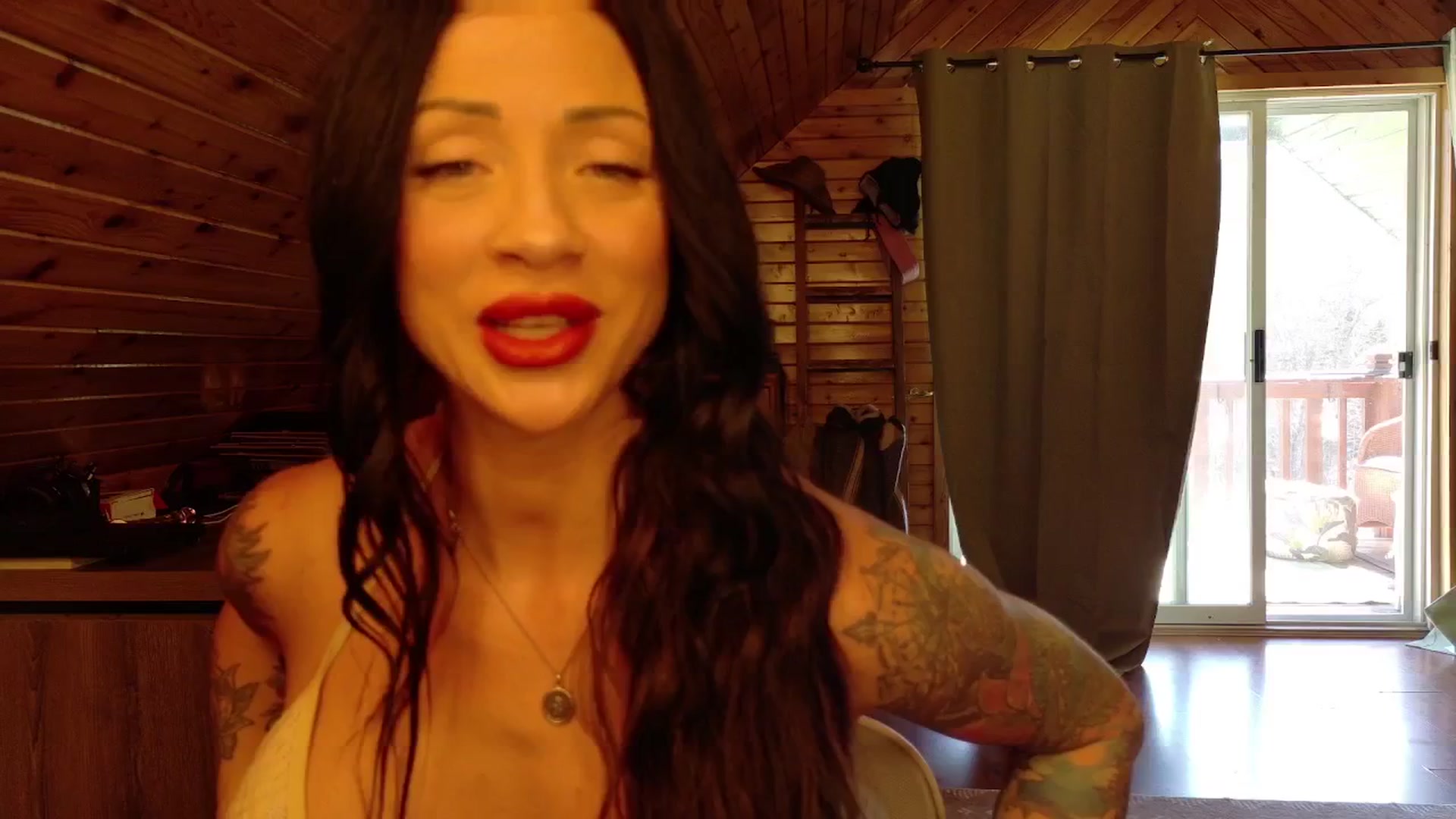 Gallery image thumbnail from SookieHunnie's myfreecams stream on, 05/01/2025, 21:27 image 19 of 20